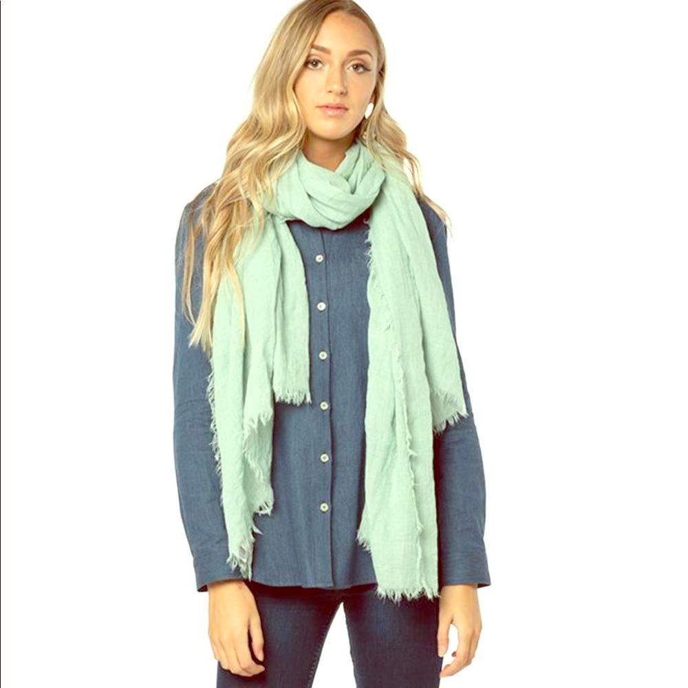 Trim & Taylor Scarf